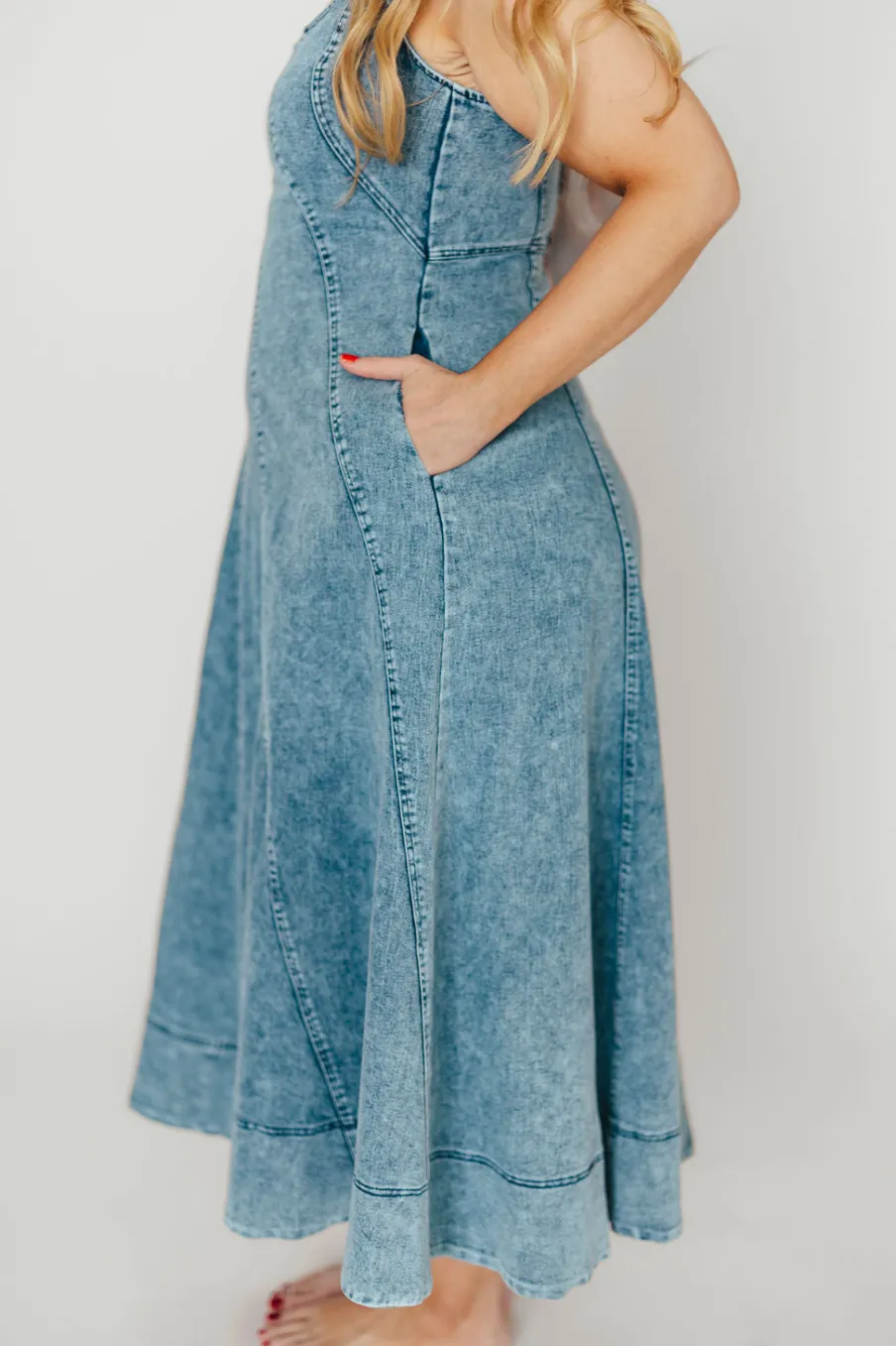 Fashion Worth Collective Abigail Sleeveless Denim Midi Dress in Denim Blue