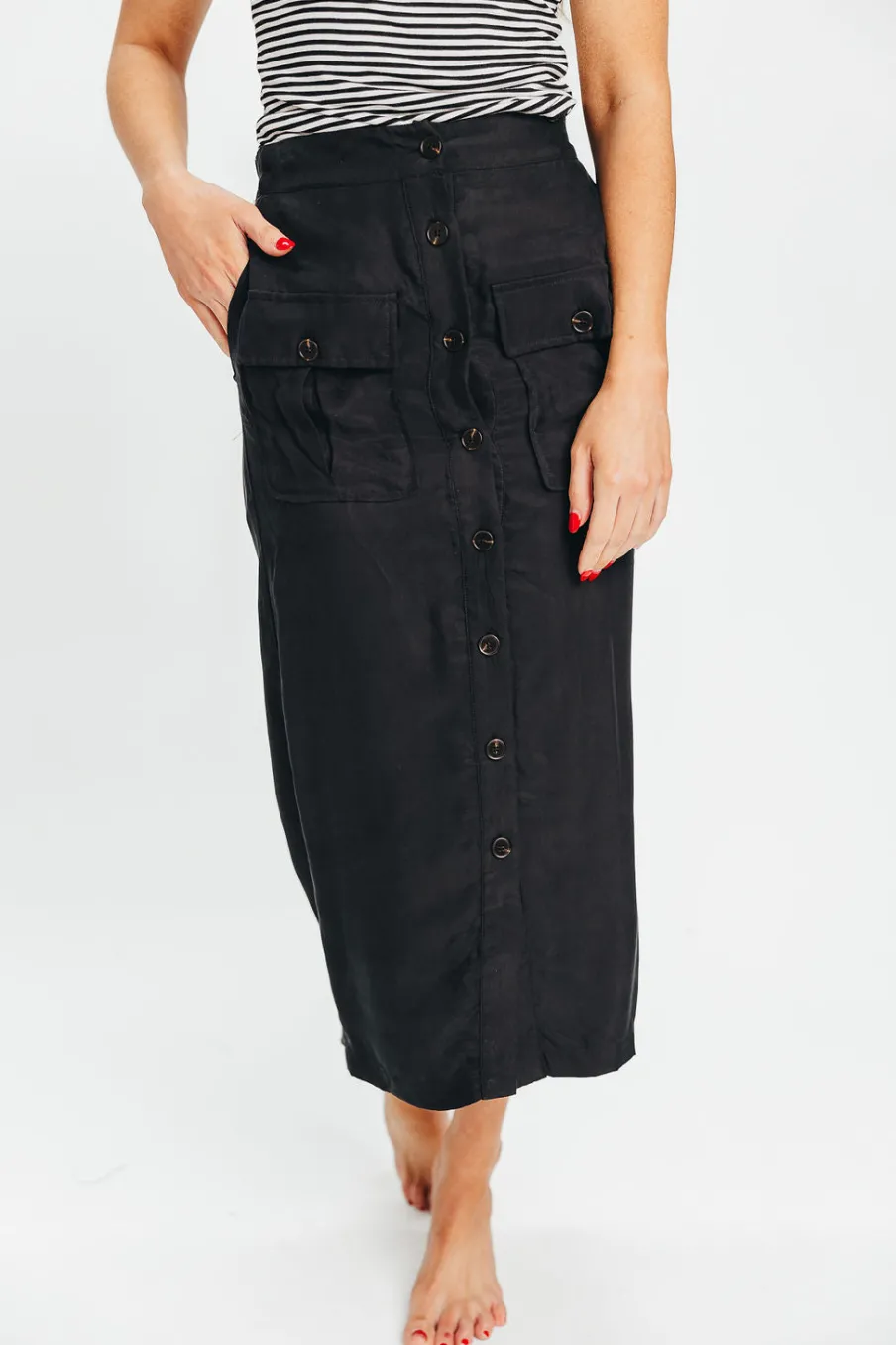 Discount Worth Collective Better Days Button-Down Midi Cargo Skirt in Black