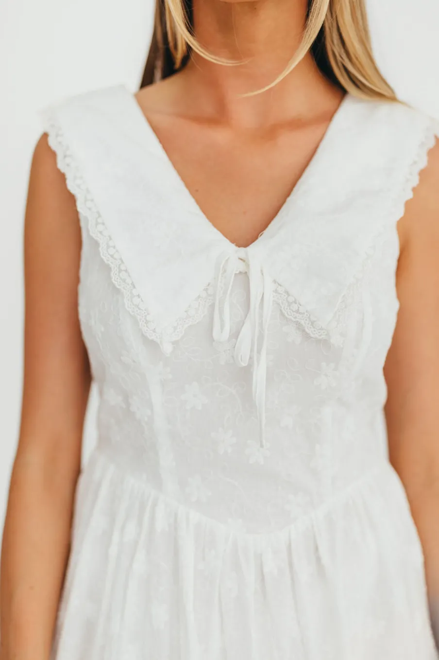 Discount Worth Collective Elaine 100% Cotton Embroidered Midi Dress in White Floral