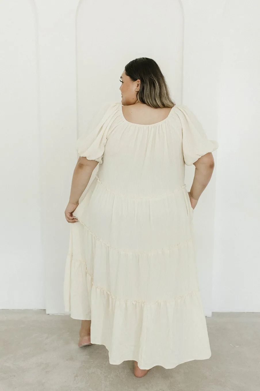 Discount Worth Collective Eva Puffed Sleeve Maxi Dress in Cream - Bump Friendly & Inclusive Sizi