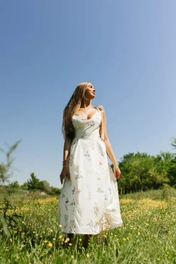 Outlet Worth Collective Fawna Floral Midi Dress in Cream