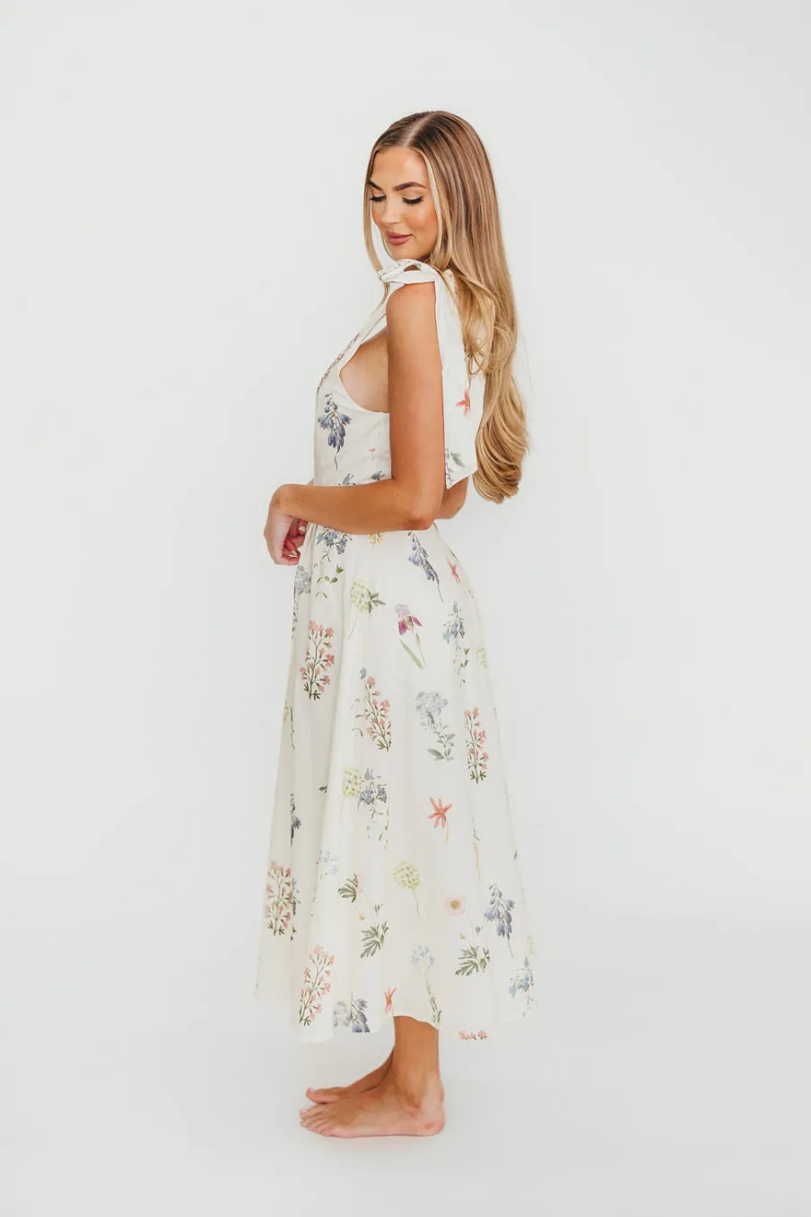 Outlet Worth Collective Fawna Floral Midi Dress in Cream