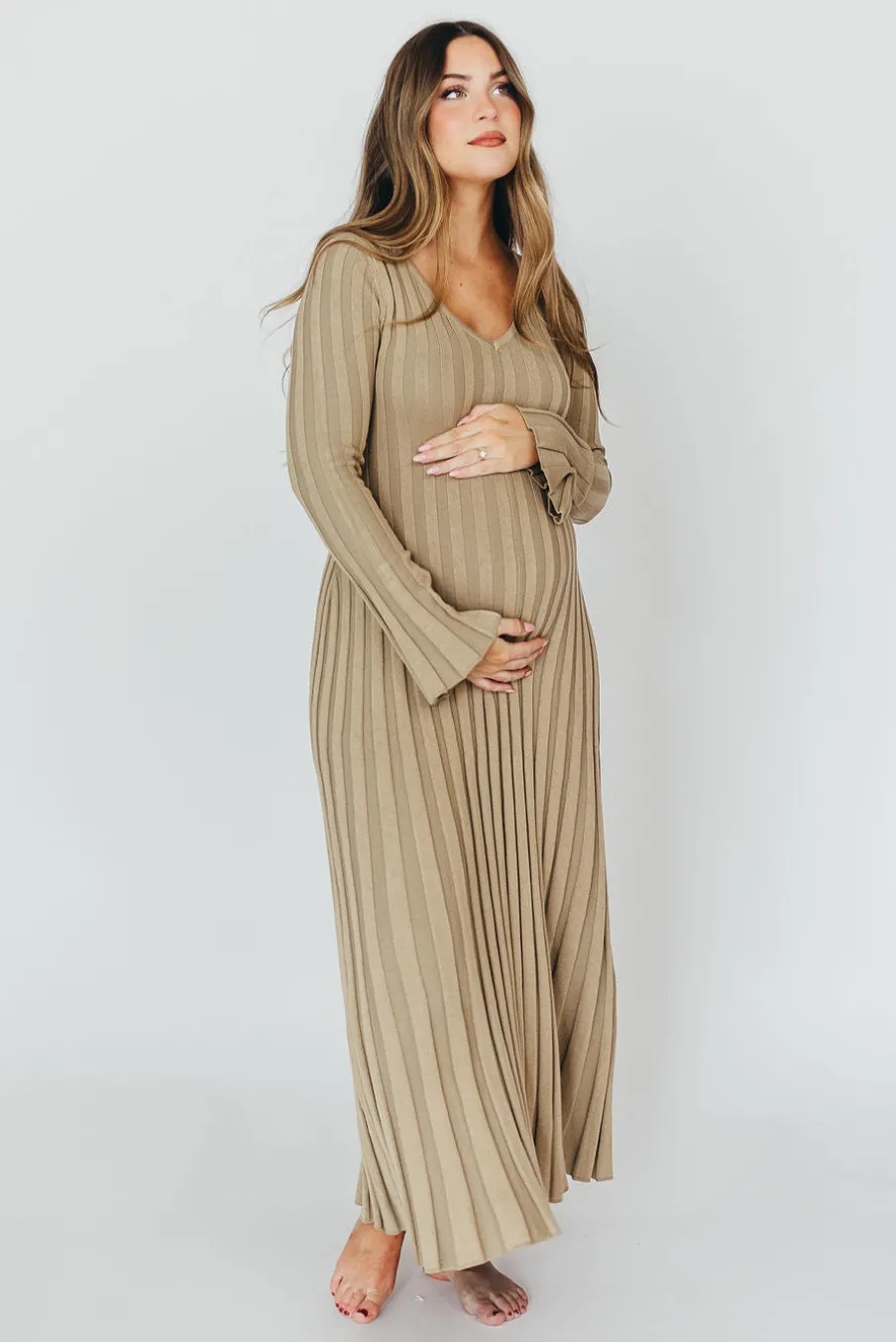 Best Worth Collective Hadley Long Sleeve V-Neck Knit Maxi Dress in Dune