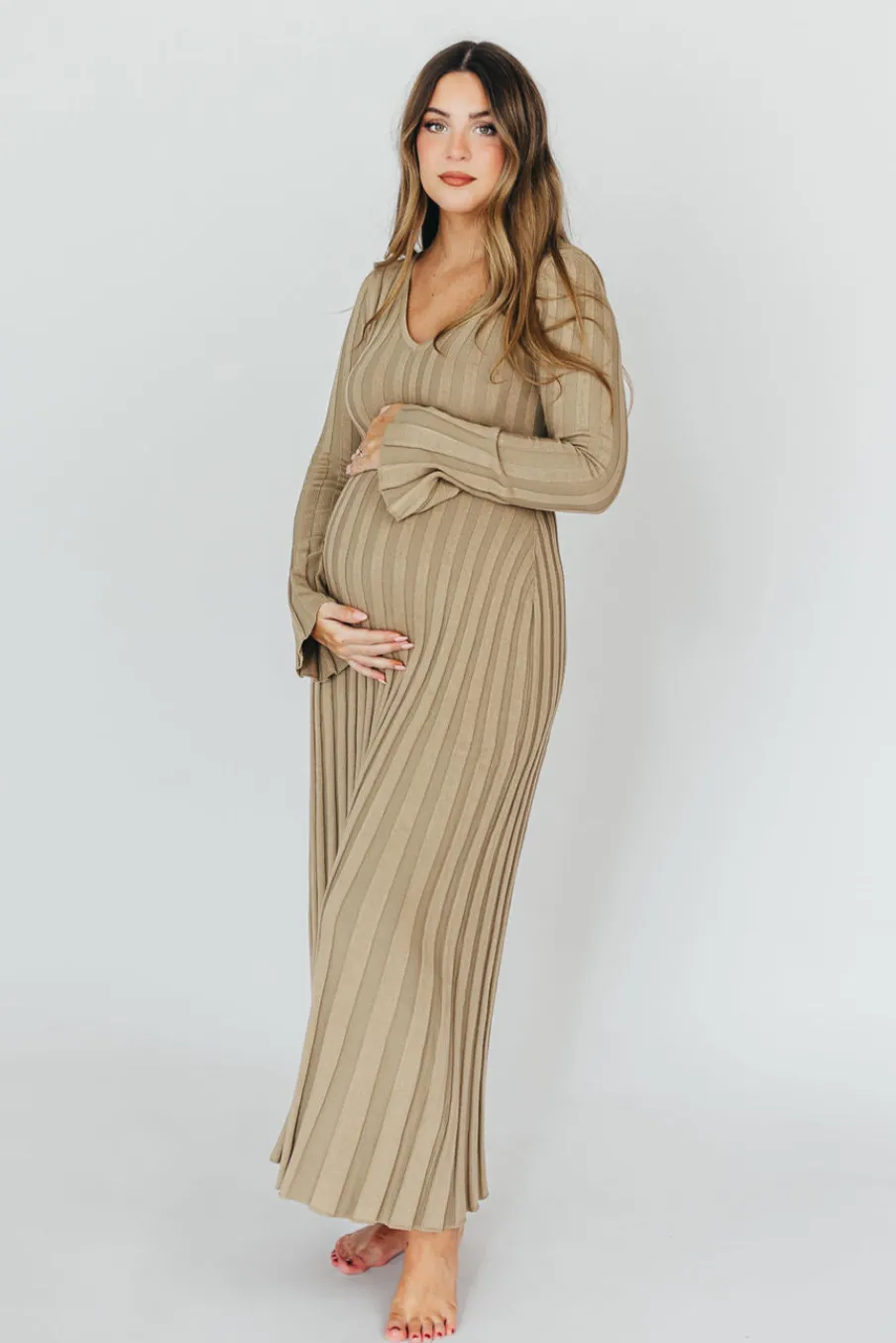Best Worth Collective Hadley Long Sleeve V-Neck Knit Maxi Dress in Dune