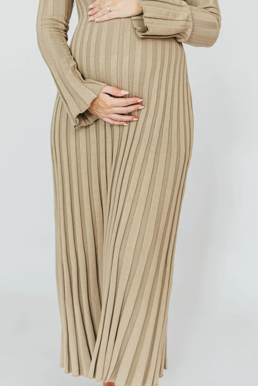 Best Worth Collective Hadley Long Sleeve V-Neck Knit Maxi Dress in Dune