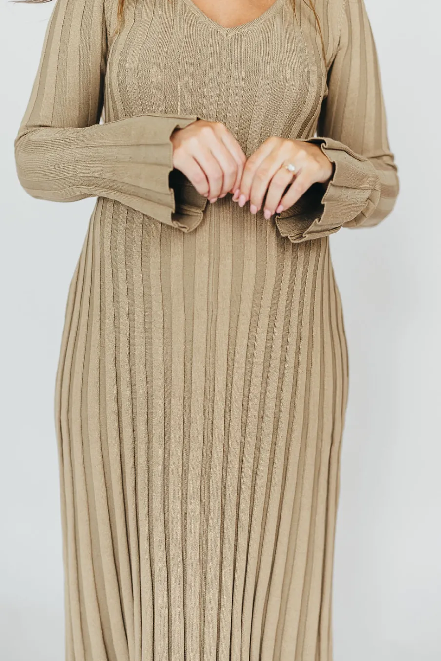 Best Worth Collective Hadley Long Sleeve V-Neck Knit Maxi Dress in Dune