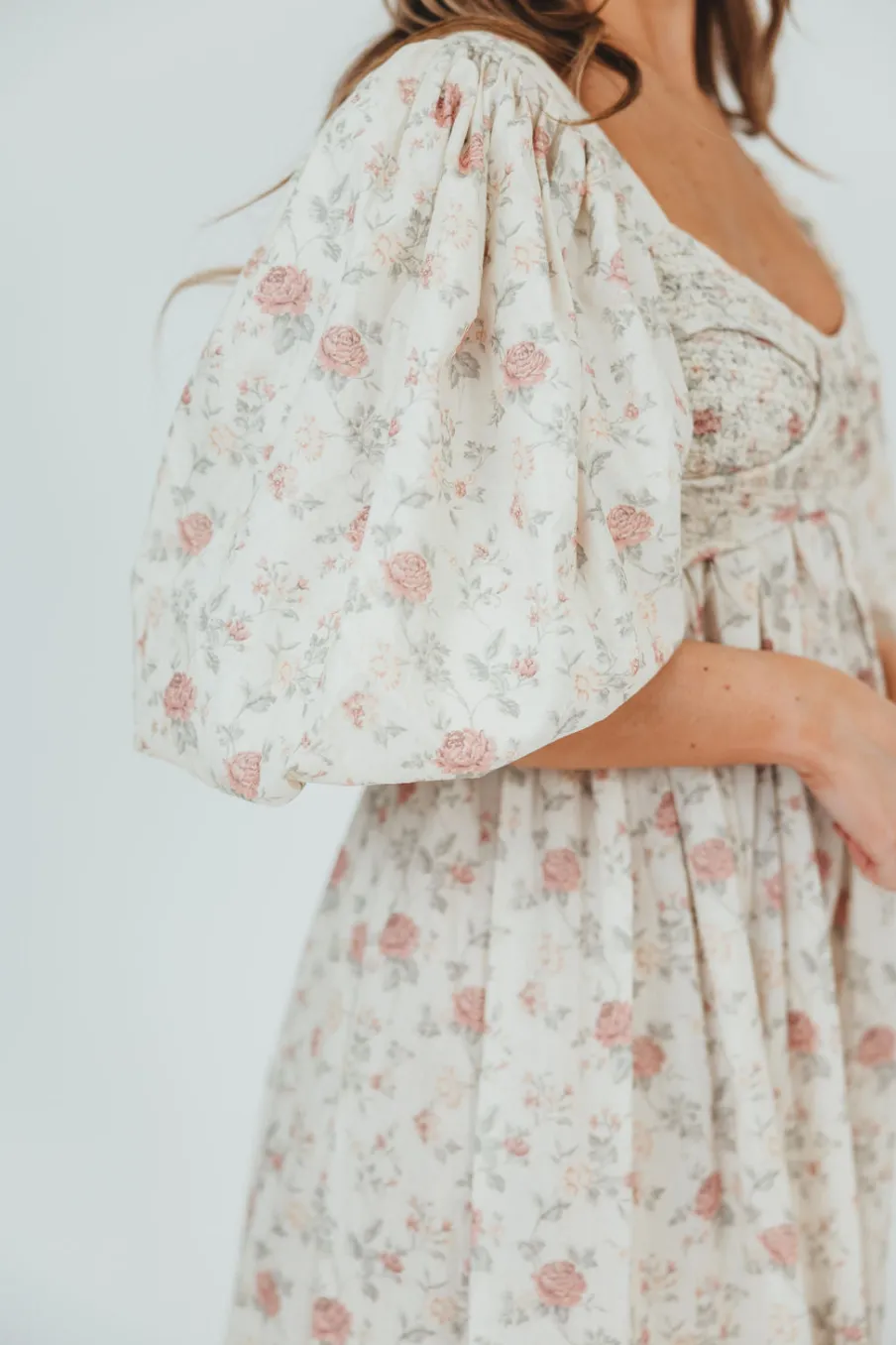 Online Worth Collective Harlow Maxi Dress in Off-White Floral - Bump Friendly & Inclusive Sizi