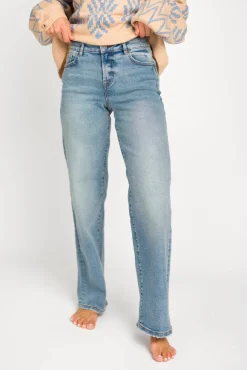 Fashion Worth Collective Logan 32” Inseam High Rise Dad Jean in Medium