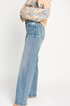 Fashion Worth Collective Logan 32” Inseam High Rise Dad Jean in Medium