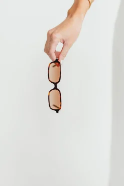 Best Worth Collective Miki Acetate Rectangular Sunglasses in Tortoise/Brown
