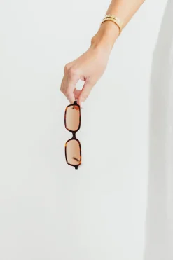 Best Worth Collective Miki Acetate Rectangular Sunglasses in Tortoise/Brown