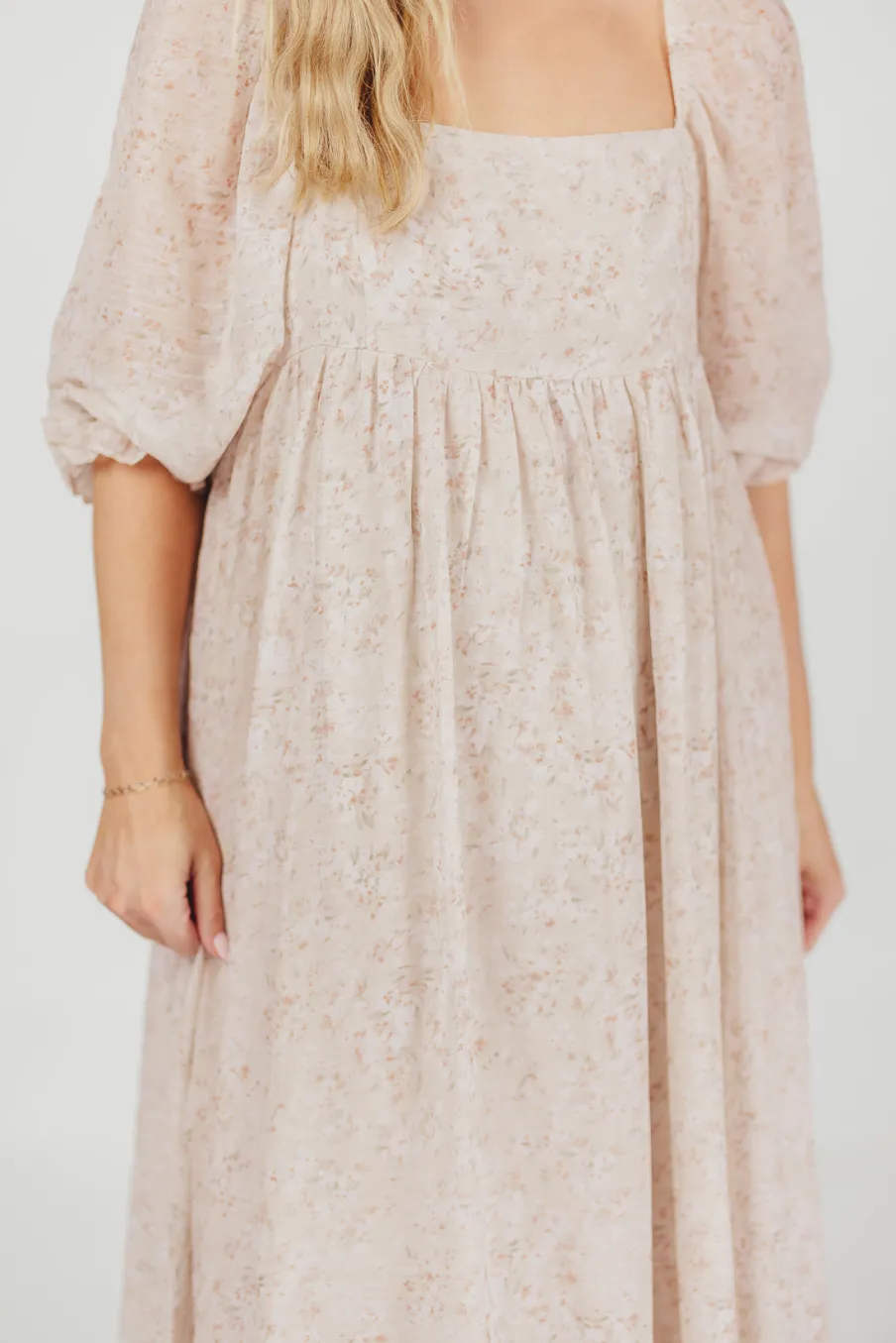 Online Worth Collective *New* Mona Maxi Dress with Smocking in Beige Floral - Bump Friendly &