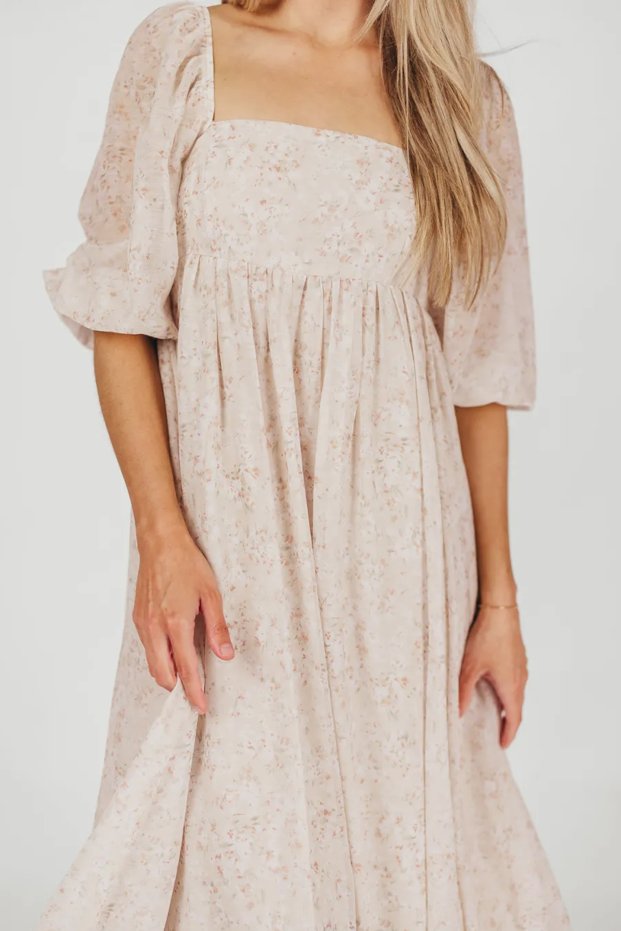 Online Worth Collective *New* Mona Maxi Dress with Smocking in Beige Floral - Bump Friendly &