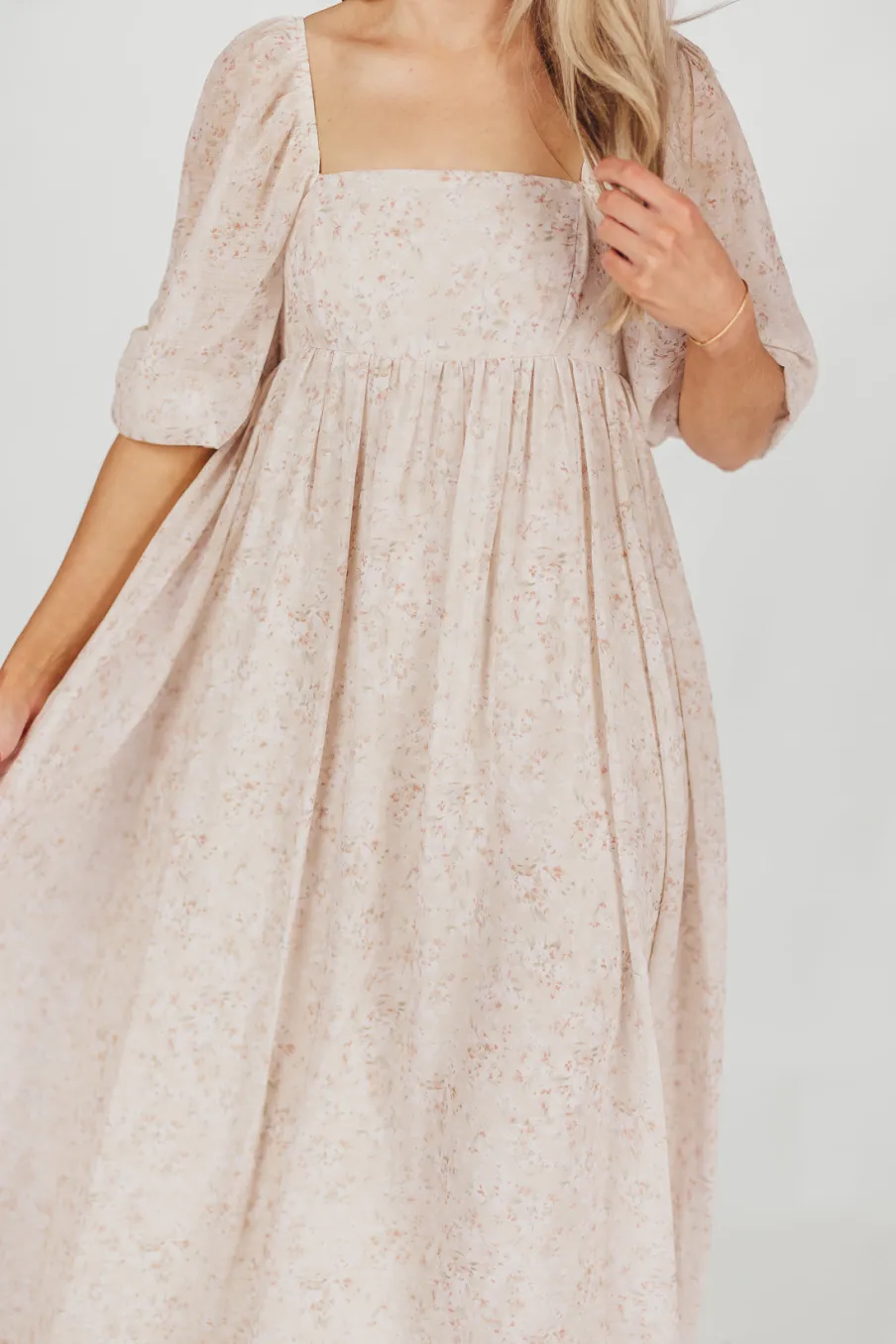 Online Worth Collective *New* Mona Maxi Dress with Smocking in Beige Floral - Bump Friendly &