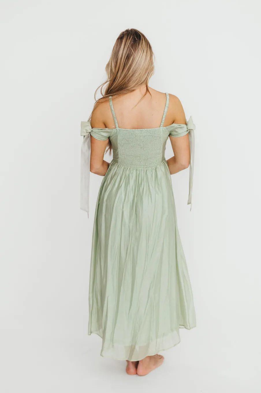 Outlet Worth Collective Paulina Sleeveless Sweetheart Midi Dress in Light Sage