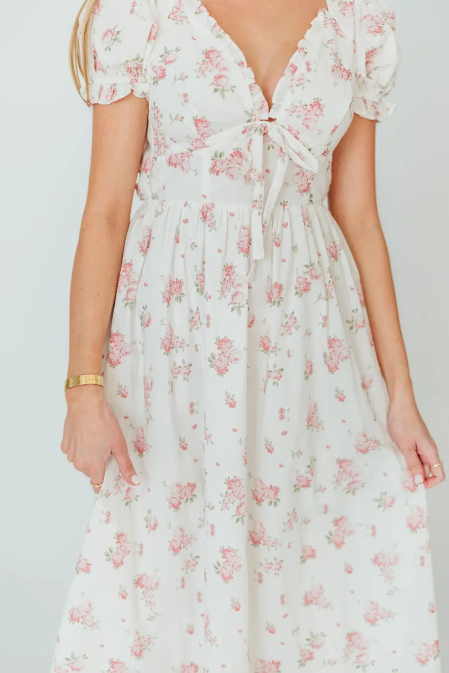 Discount Worth Collective Sophia Midi Dress in White/Pink Floral